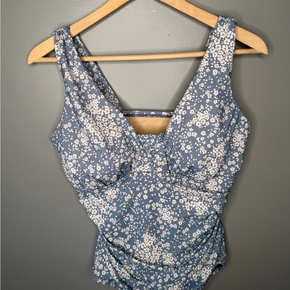 NWT Lands’s End Ditsy Floral One Piece Swimsuit - Picture 4 of 10